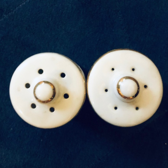 mid-1960s Disneyland Salt & Pepper Shakers - Picture 3 of 7